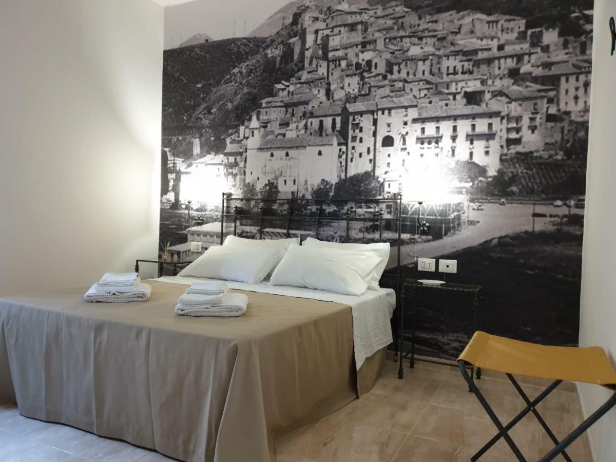 Porta Marina Guest Rooms Scalea Exteriör bild