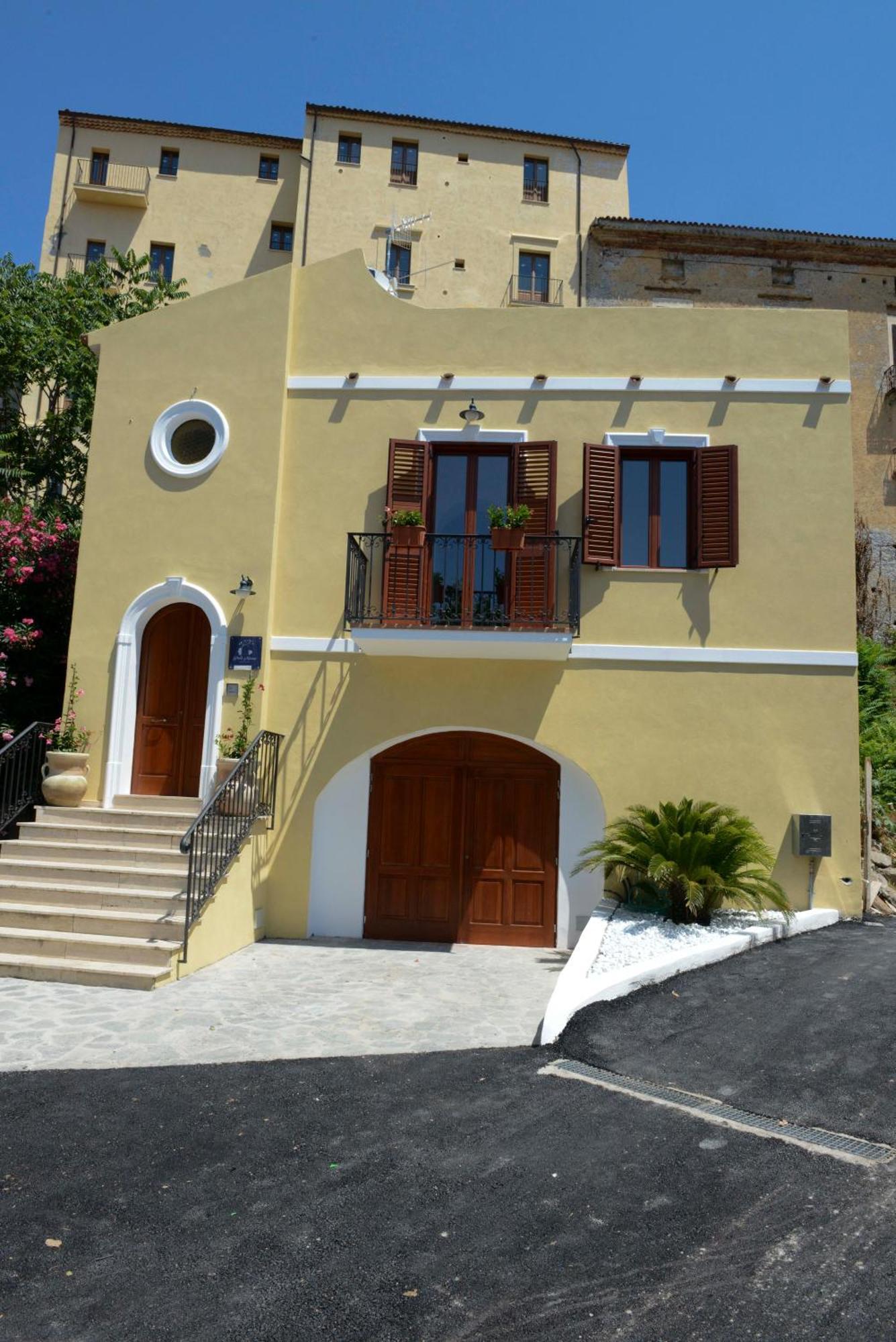 Porta Marina Guest Rooms Scalea Exteriör bild